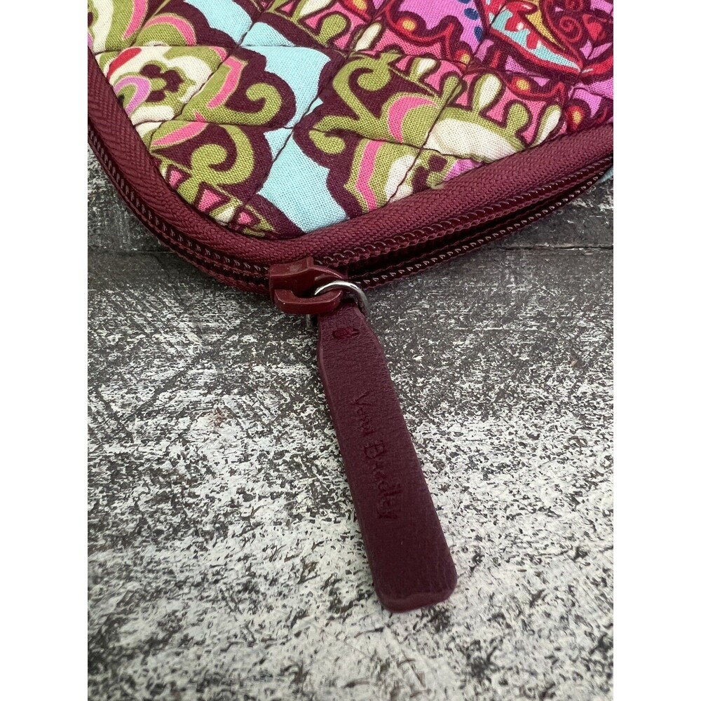 Vera Bradley's LAPTOP or TABLET SLEEVE PROTECTOR Resort Medallion NWT - Picture 4 of 5